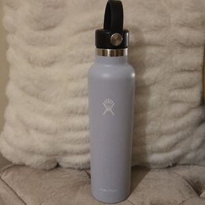 Hydro Flask 24oz Lavender Bottle with Black Lid And Handle
